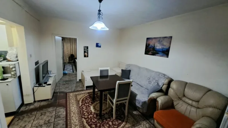 Tirane, jepet me qera apartament 1+1 Kati 1, 50 m² 370 € (Ish Parku ,Rruga e Kavajes)