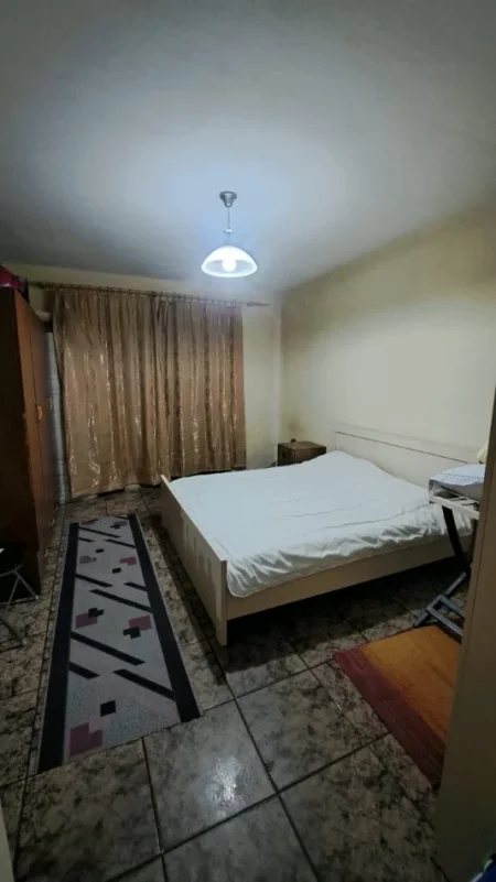 Tirane, jepet me qera apartament 1+1 Kati 1, 50 m² 370 € (Ish Parku ,Rruga e Kavajes)