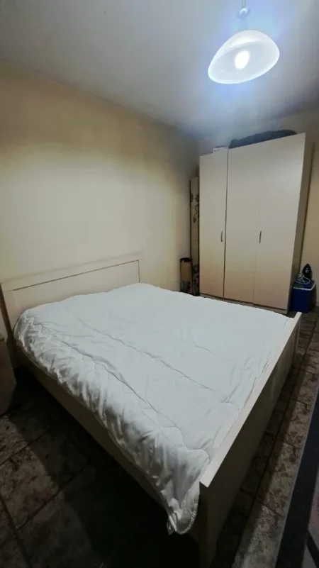 Tirane, jepet me qera apartament 1+1 Kati 1, 50 m² 370 € (Ish Parku ,Rruga e Kavajes)