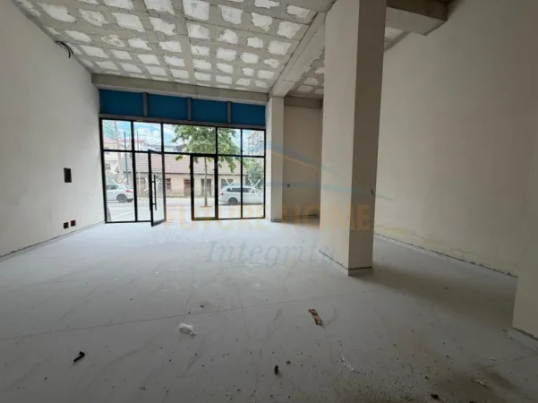 Tirane, jepet me qera ambjent biznesi Kati 0, 78 m² 1.200 € (Paskuqan)