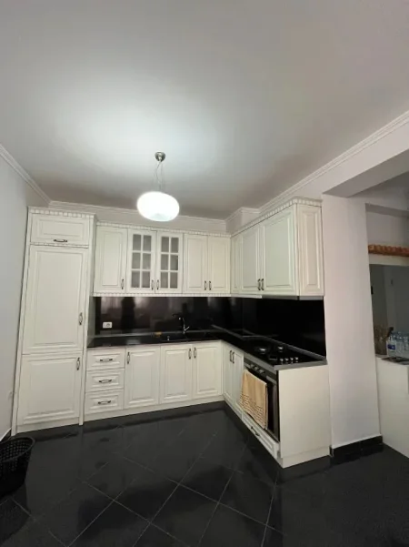 Tirane, jepet me qera apartament 2+1 Kati 2, 103 m² 450 € (Rruga Muhamet Deliu)