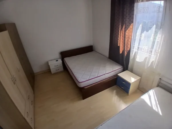 Tirane, jepet me qera apartament 1+1+Ballkon Kati 4, 65 m² 450 € (Rruga bardhyl)