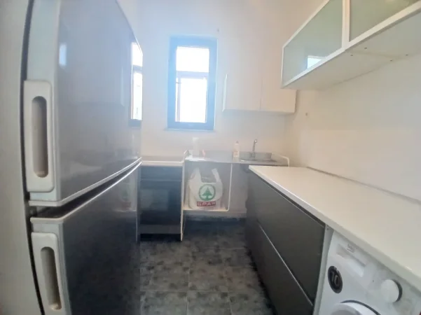 Tirane, jepet me qera apartament 1+1+Ballkon Kati 4, 65 m² 450 € (Rruga bardhyl)
