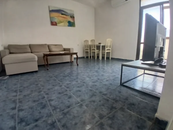 Tirane, jepet me qera apartament 1+1+Ballkon Kati 4, 65 m² 450 € (Rruga bardhyl)
