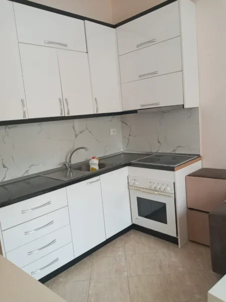 Tirane, jepet me qera apartament 1+1 Kati 2, 70 m² 300 € (Nela 6)