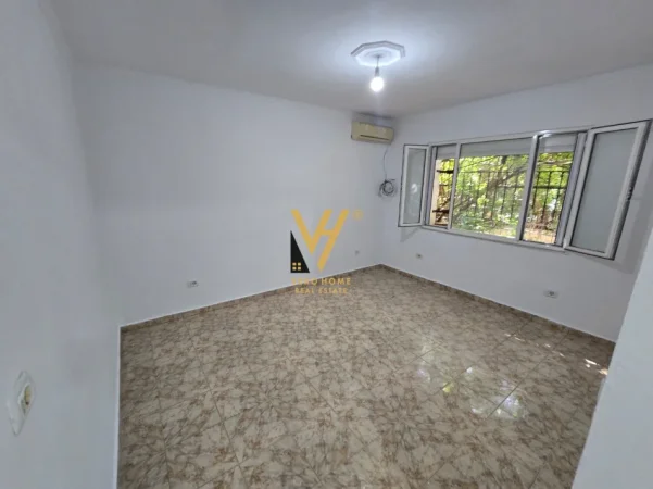 Tirane, shitet dyqan Kati 0, 64 m² 195.000 € (RRUGA E KAVAJES)