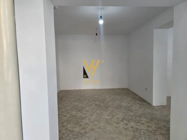 Tirane, shitet dyqan Kati 0, 64 m² 195.000 € (RRUGA E KAVAJES)