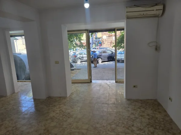 Tirane, shitet ambjent biznesi Kati 0, 64 m² 195.000 € (Rruga e Kavajes mbrapa "Poliklinikes nr.9")