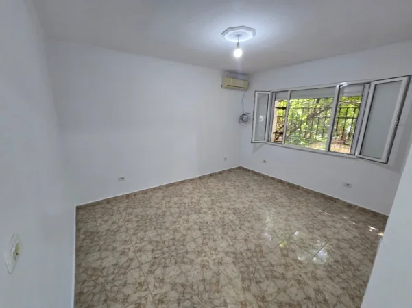 Tirane, shitet ambjent biznesi Kati 0, 64 m² 195.000 € (Rruga e Kavajes mbrapa "Poliklinikes nr.9")