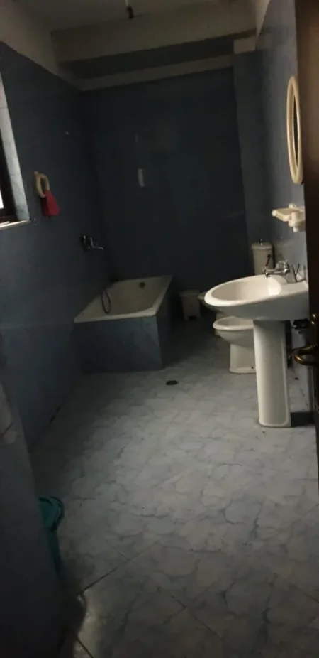 Tirane, jepet me qera apartament 1+1 Kati 6, 90 m² 800 € (Bllok)