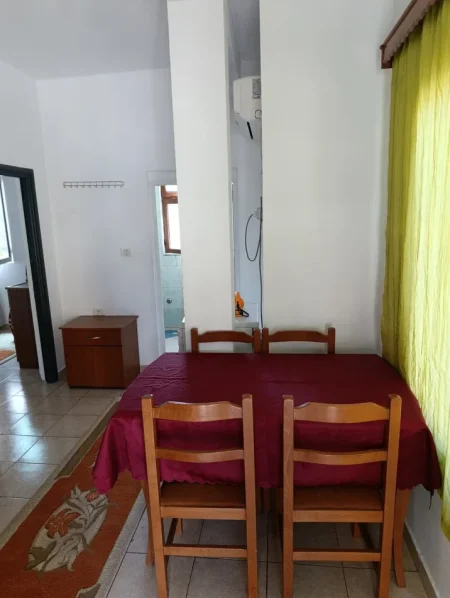 Tirane, jepet me qera apartament 1+1 Kati 2, 75 m² 350 € (Rruga 5 Maji)