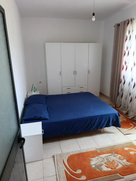 Tirane, jepet me qera apartament 1+1 Kati 2, 75 m² 350 € (Rruga 5 Maji)