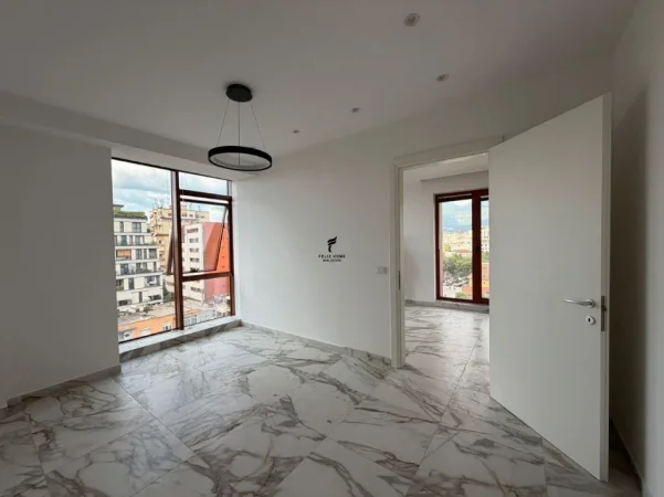 Tirane, jepet me qera zyre Kati 7, 70 m² 1.200 € (RRUGA E KAVAJES)