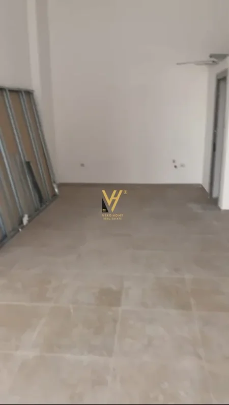 Tirane, jepet me qera dyqan Kati 0, 100 m² 1.250 € (ASTIR)