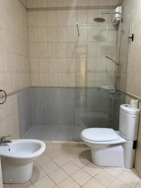 Tirane, jepet me qera apartament 2+1 Kati 9, 100 m² 850 € (Rruga Sami Frashëri)
