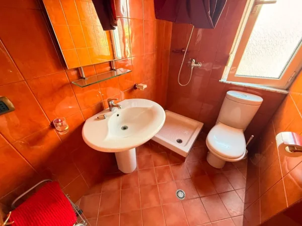 Tirane, jepet me qera apartament 2+1 Kati 9, 100 m² 850 € (Rruga Sami Frashëri)