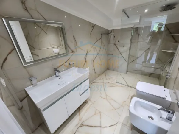 Tirane, shitet apartament 3+1 Kati 2, 190 m² 420.000 € 
