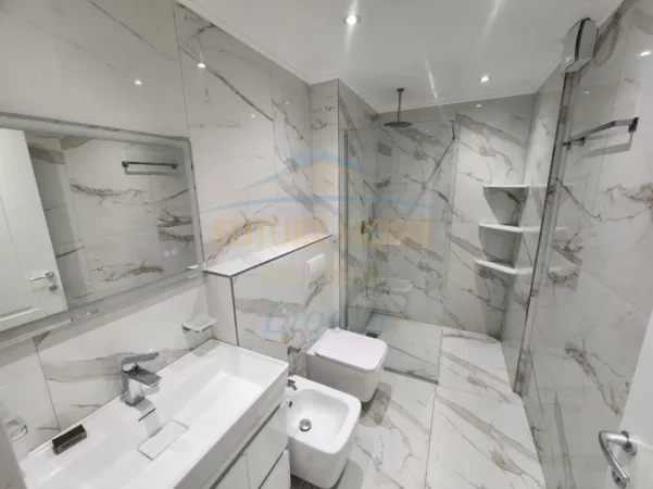 Tirane, shitet apartament 3+1 Kati 2, 190 m² 420.000 € 