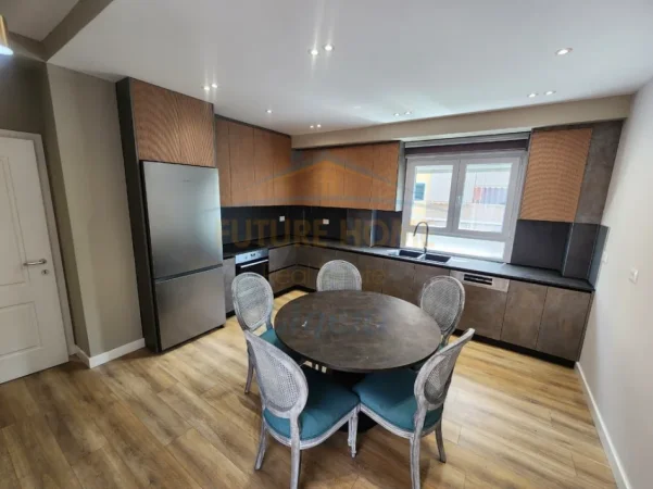Tirane, shitet apartament 3+1 Kati 2, 190 m² 420.000 € 