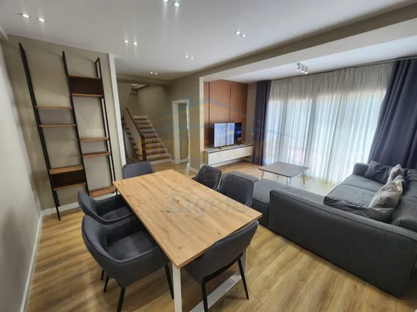 Tirane, shitet apartament 3+1 Kati 2, 190 m² 420.000 € 