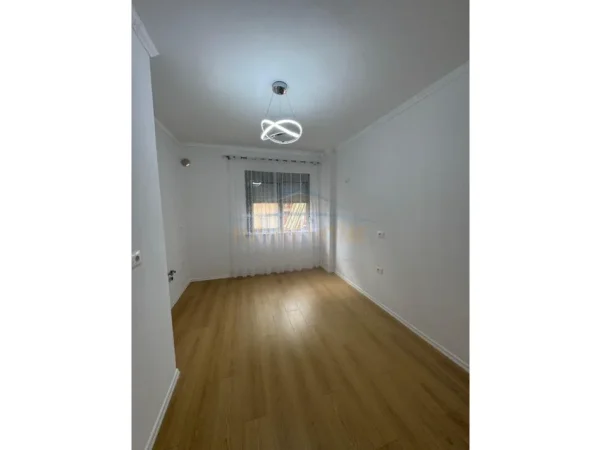 Tirane, shitet apartament 1+1 Kati 1, 35 m² 70.000 € (FRESK)