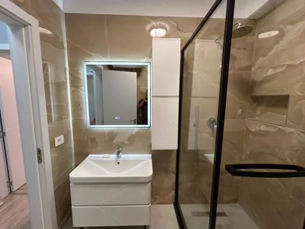 Tirane, jepet me qera apartament 2+1 Kati 5, 90 m² 750 € (Rruga e Barrikadave)