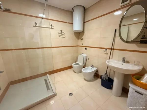 Tirane, jepet me qera apartament 2+1+Ballkon Kati 9, 100 m² 900 € (Sami Frasheri)
