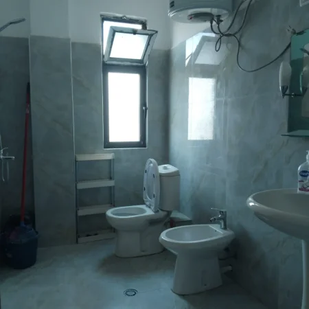 Tirane, jepet me qera apartament 2+1+Ballkon Kati 5, 130 m² 500 € (Don Bosko, përballë Gjykatës Administrative)