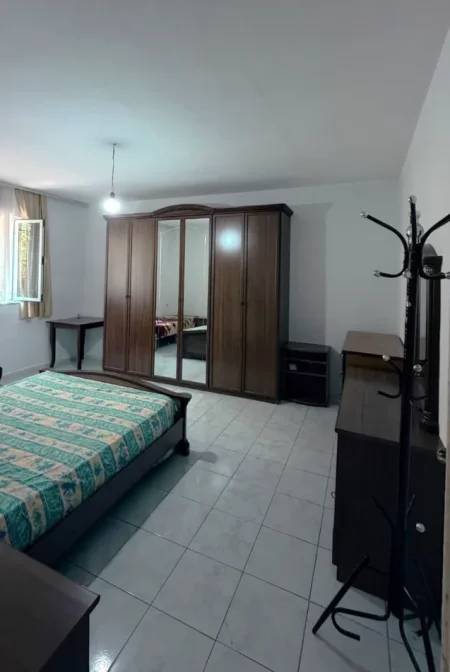Tirane, jepet me qera apartament 1+1+Ballkon Kati 1, 65 m² 400 € (Zogu i Zi)