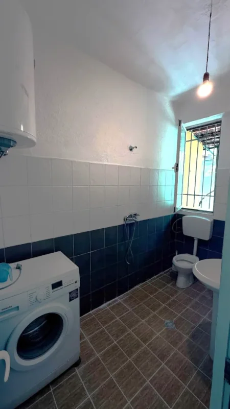 Tirane, jepet me qera apartament 1+1+Ballkon Kati 1, 65 m² 400 € (Zogu i Zi)