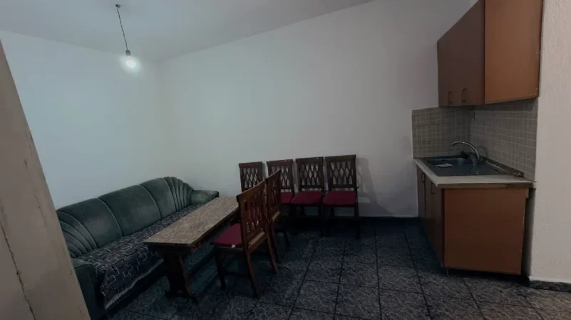 Tirane, jepet me qera apartament 1+1+Ballkon Kati 1, 65 m² 400 € (Zogu i Zi)