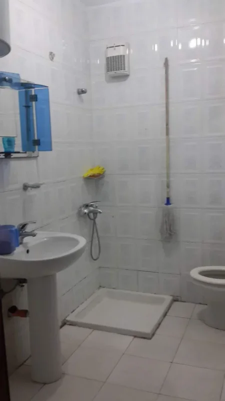 Tirane, jepet me qera apartament 1+1+Ballkon Kati 4, 58 m² 350 € (https://maps.app.goo.gl/hets39JypVCDaKNy5?g_st=ac)