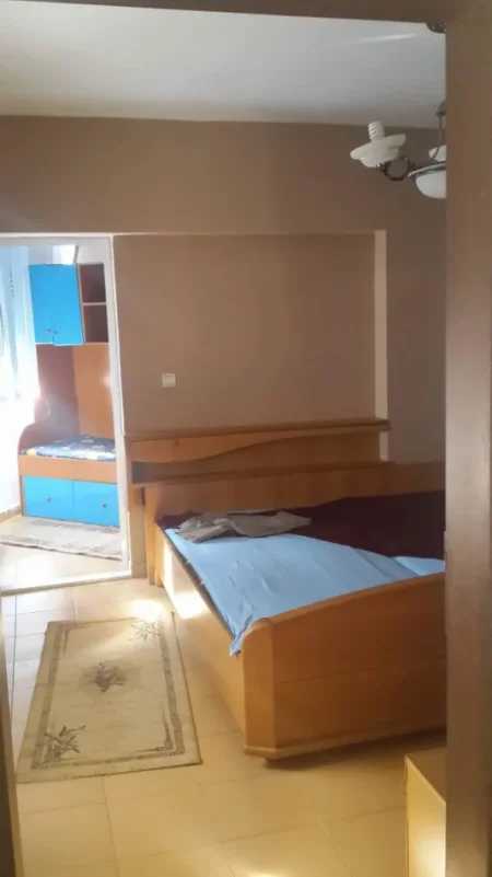 Tirane, jepet me qera apartament 1+1+Ballkon Kati 4, 58 m² 350 € (https://maps.app.goo.gl/hets39JypVCDaKNy5?g_st=ac)