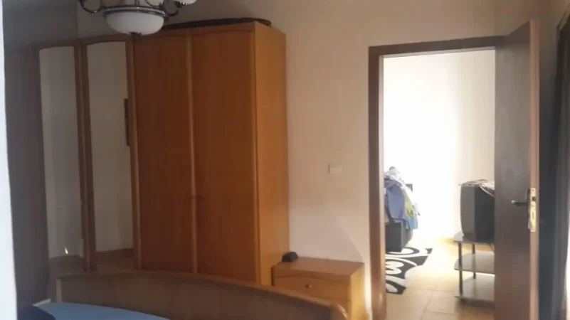 Tirane, jepet me qera apartament 1+1+Ballkon Kati 4, 58 m² 350 € (https://maps.app.goo.gl/hets39JypVCDaKNy5?g_st=ac)