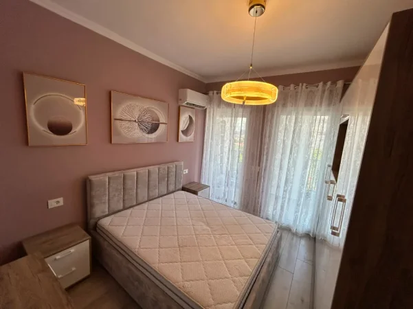 Tirane, jepet me qera 2+1 Kati 5, 90 m² 750 € 