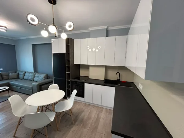 Tirane, jepet me qera 2+1 Kati 5, 90 m² 750 € 
