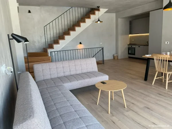 Tirane, jepet me qera apartament 2+1 Kati 2, 180 m² 1.200 € (Bulevardi Manjolave)