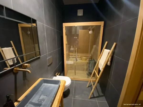 Tirane, jepet me qera apartament 2+1 Kati 2, 180 m² 1.200 € (Bulevardi Manjolave)