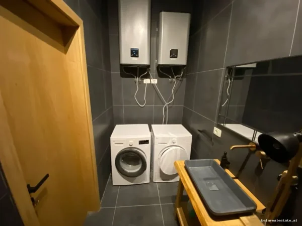 Tirane, jepet me qera apartament 2+1 Kati 2, 180 m² 1.200 € (Bulevardi Manjolave)