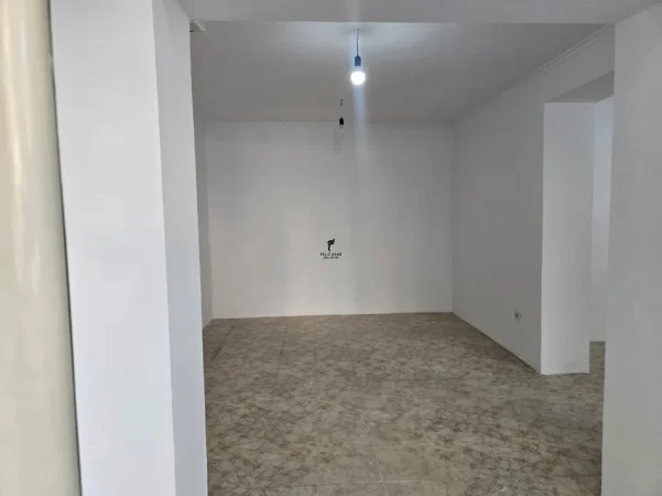 SHITET DYQAN & GARSONIERE RRUGA E KAVAJES 195.000 EURO FH-81727