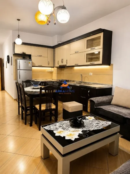 Tirane, jepet me qera apartament 1+1+Ballkon Kati 5, 70 m² 447 € 