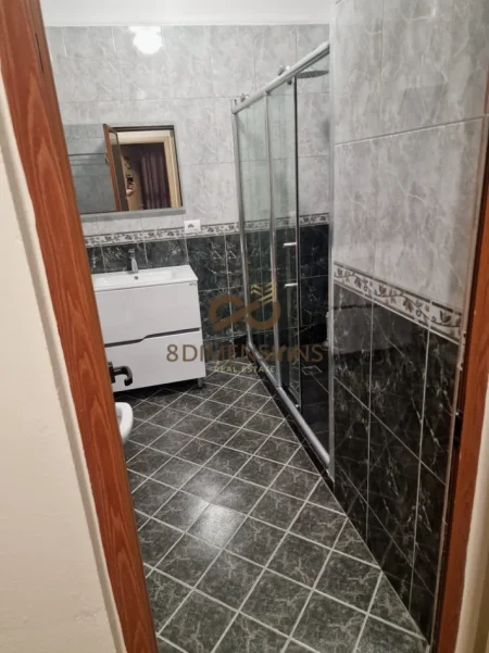 Jepet me qera Apartament 2+1 ne Rrugen Fortuzi D8242A-180