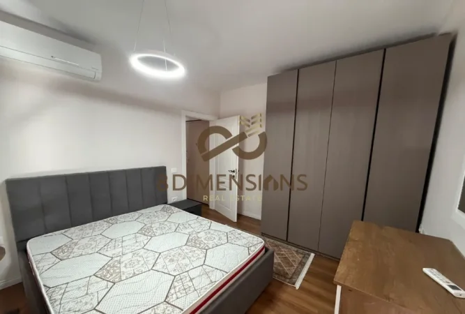 Tirane, jepet me qera apartament 2+1+Ballkon Kati 2, 750 m² 750 € (rruga e barrikadave)