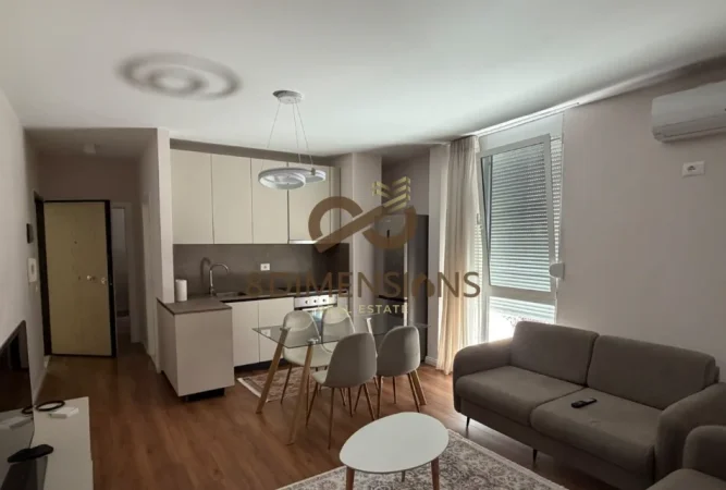 Tirane, jepet me qera apartament 2+1+Ballkon Kati 2, 750 m² 750 € (rruga e barrikadave)