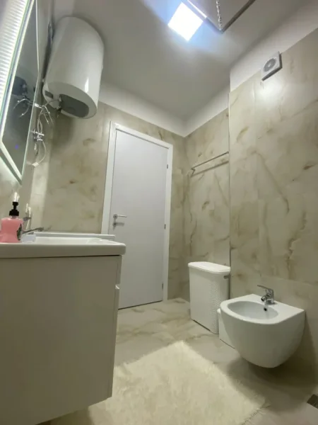 Tirane, jepet me qera apartament 2+1 Kati 9, 100 m² 650 € (Rruga 5 Maji)