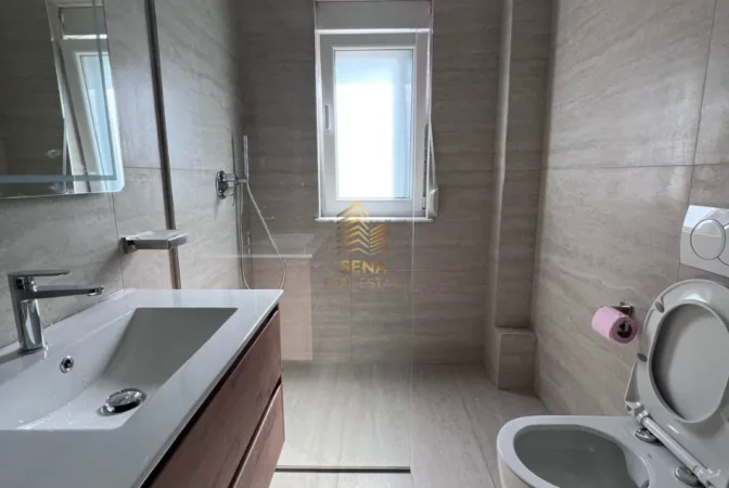 Tirane, jepet me qera apartament 2+1+Ballkon Kati 4, 95 m² 600 € (Rruga e Elbasanit)