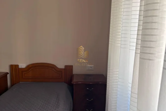Tirane, jepet me qera apartament 2+1+Ballkon Kati 4, 95 m² 600 € (Rruga e Elbasanit)