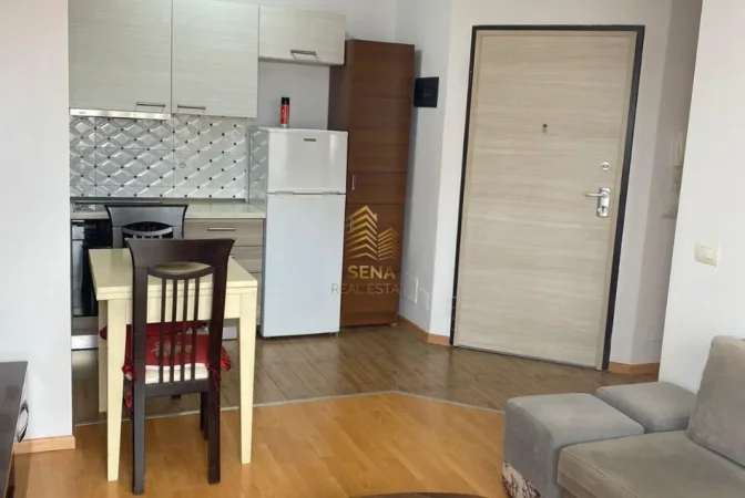 Tirane, jepet me qera apartament 1+1+Ballkon Kati 6, 55 m² 500 € (Xhamlliku)