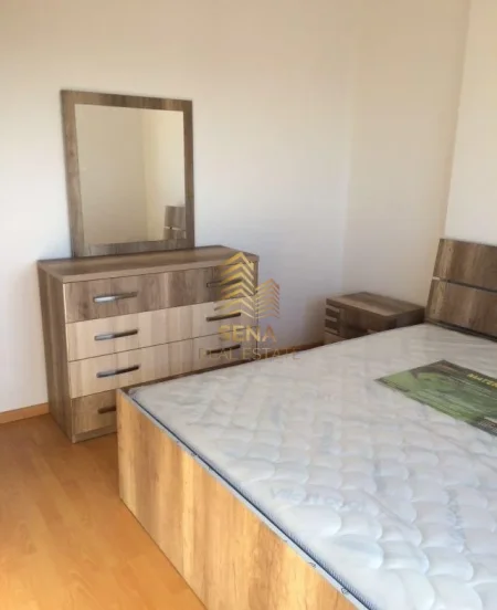 Tirane, jepet me qera apartament 1+1+Ballkon Kati 6, 55 m² 500 € (Xhamlliku)