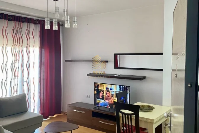 Tirane, jepet me qera apartament 1+1+Ballkon Kati 6, 55 m² 500 € (Xhamlliku)